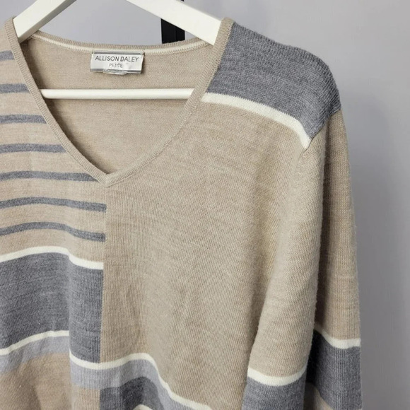 Allison Daley  Top - Picture 2 of 4